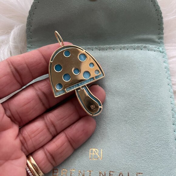 Brent Neale Large Mushroom Pendant in 18K Yellow Gold - Picture 4 of 4